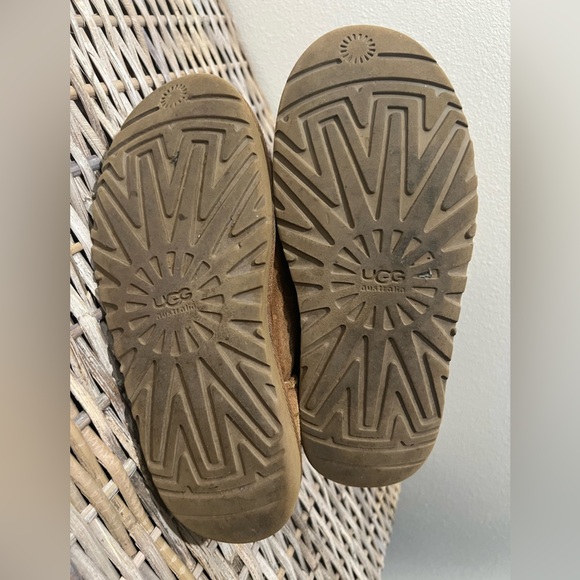 Ugg Australia Brown Shearling Button Boots, women’s size 6, GUC, see pics - Picture 8 of 8